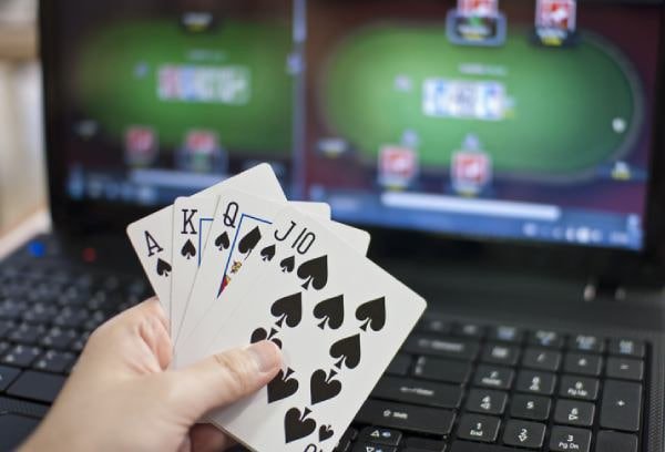 pg66 စလော့ဂိမ်း progressive jackpot slots များ ကစားနေသောမြင်ကွင်း